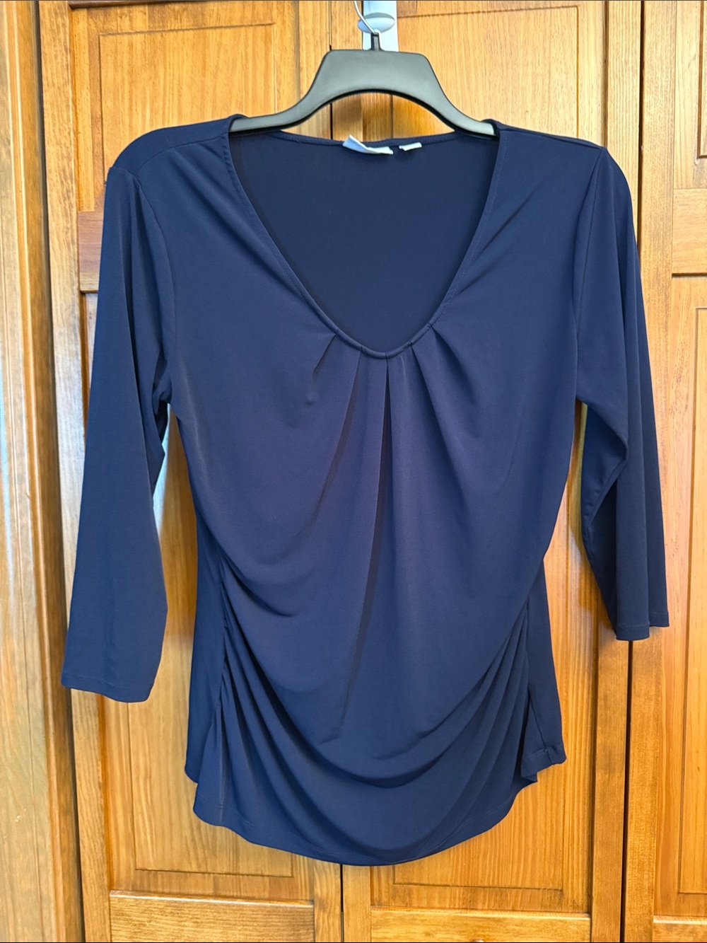 Pretty lNew York & Company Navy V-Neck Three-Quarter Sleeve Drape Top NWOT